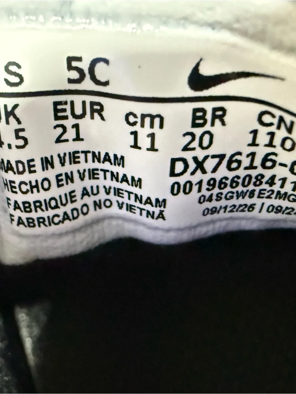 Nike Star Runner 4. Size 5c Black and white